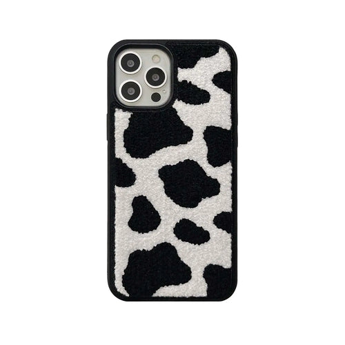 Cute Cow Print Fluffy Case for iPhone 15 Pro Max – Soft Fur Carpet, Warm & Stylish